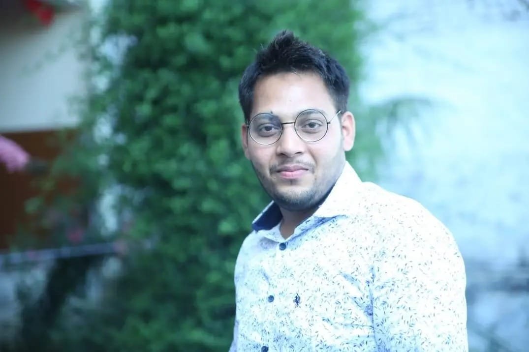 profile of Deepak Kumar